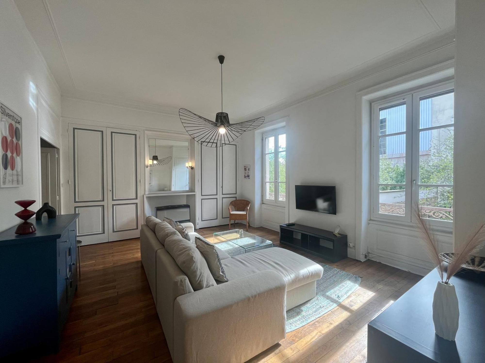 Suite Lavani Lyon Extérieur photo